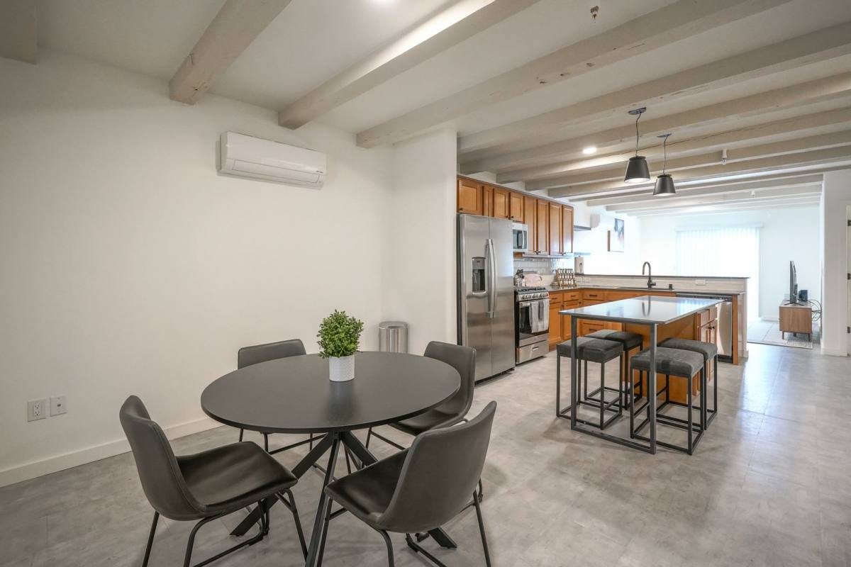 Apartment for rent at 11930 Menaul Blvd NE, Albuquerque, NM 87112