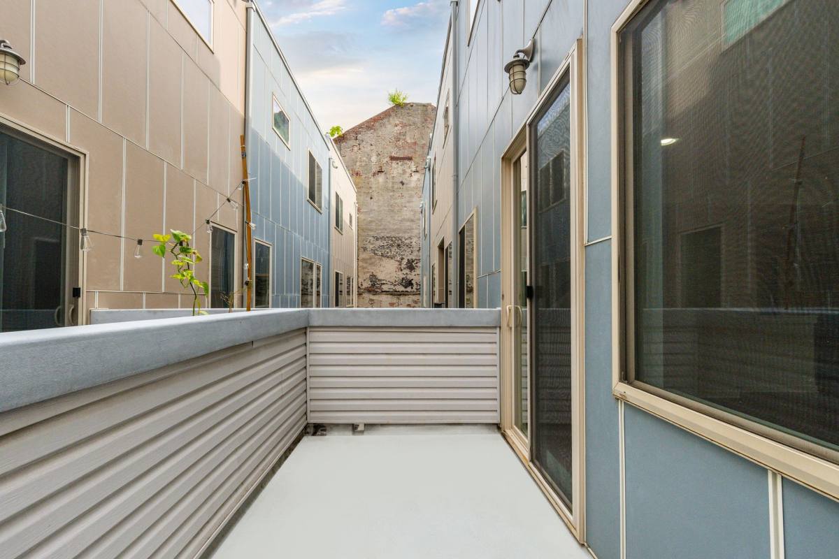 Townhouse for rent at 1221 Mount Vernon St, Philadelphia, PA 19123