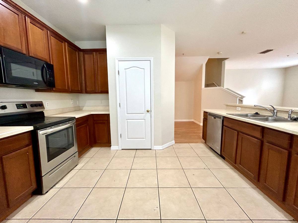 Townhouse for rent at 10849 Spider Lily Dr, Orlando, FL 32832