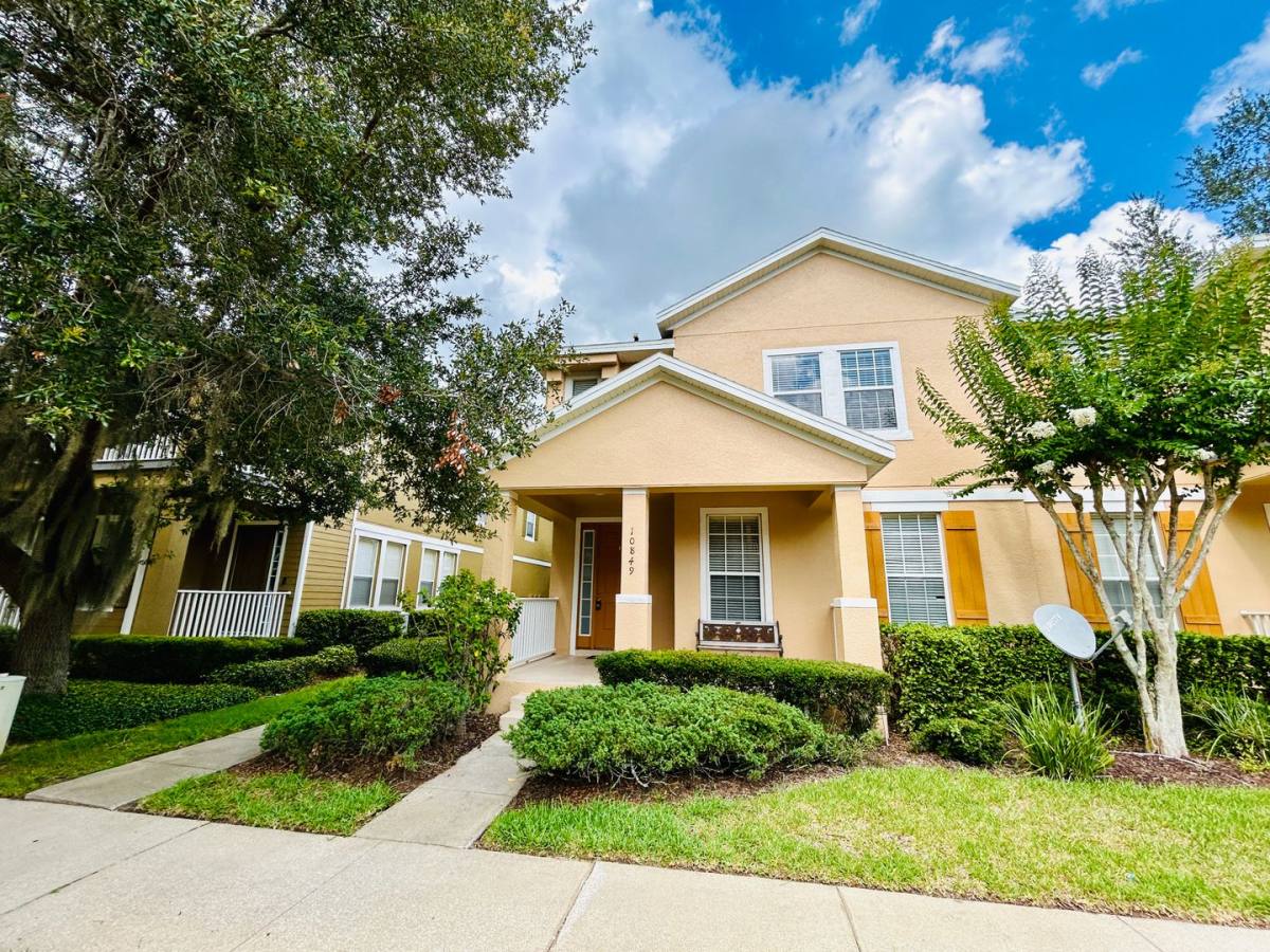 Townhouse for rent at 10849 Spider Lily Dr, Orlando, FL 32832