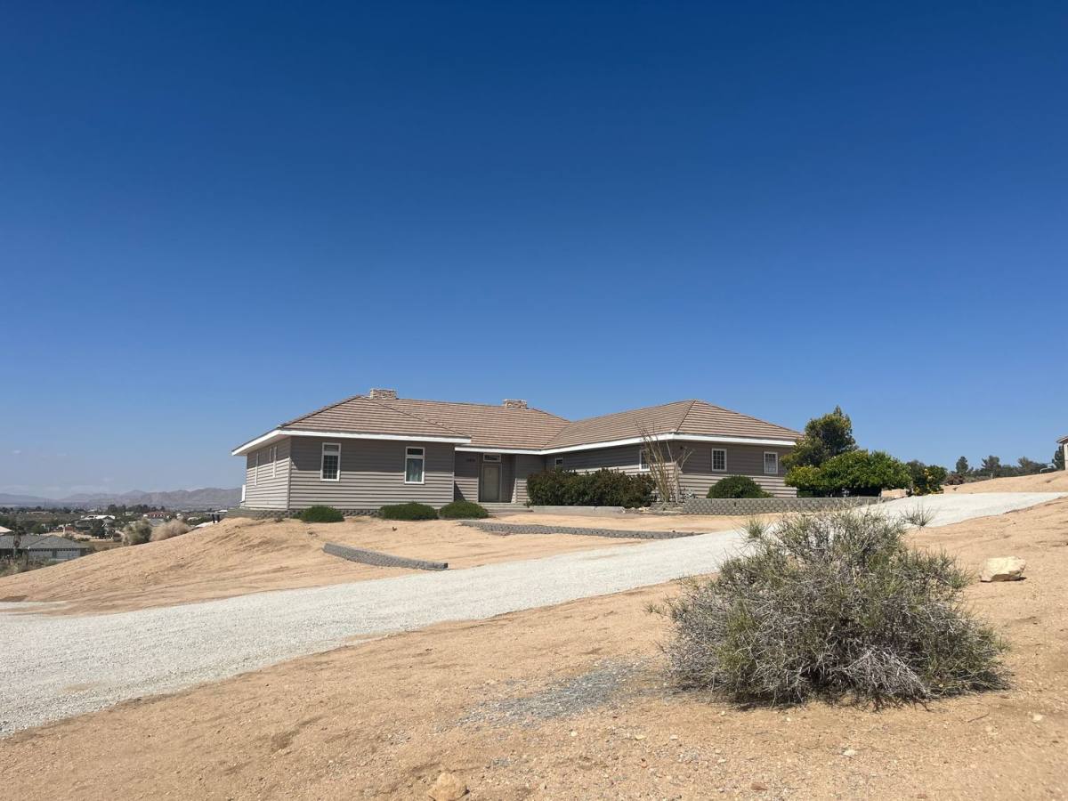 House for rent at 21972 Ocotillo Way, Apple Valley, CA 92308
