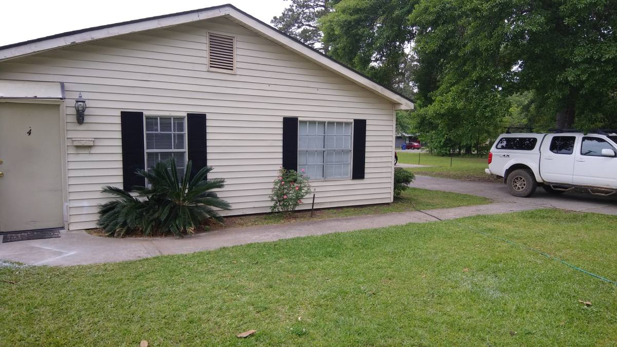Apartment for rent at 1030 W 1st St, Deridder, LA 70634