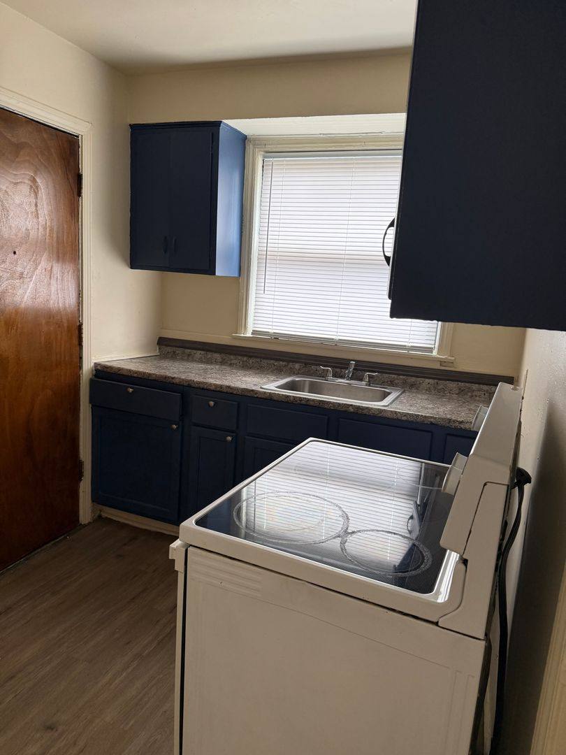 Apartment for rent at 1639-53 E 74th St, Chicago, IL 60649