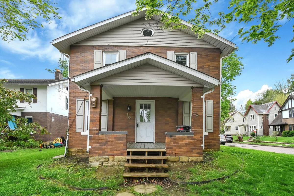 House for rent at 39 Charles St, Newark, OH 43055
