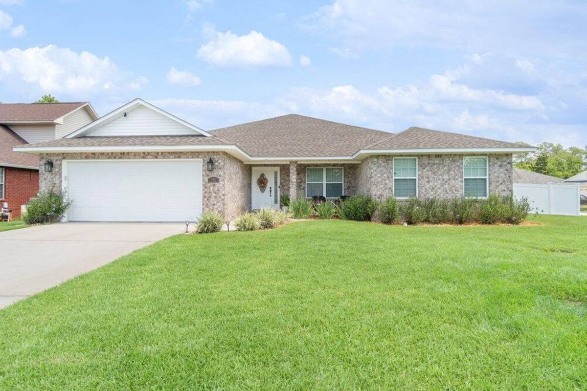 House for rent at 7160 Blue Jack Dr, Navarre, FL 32566
