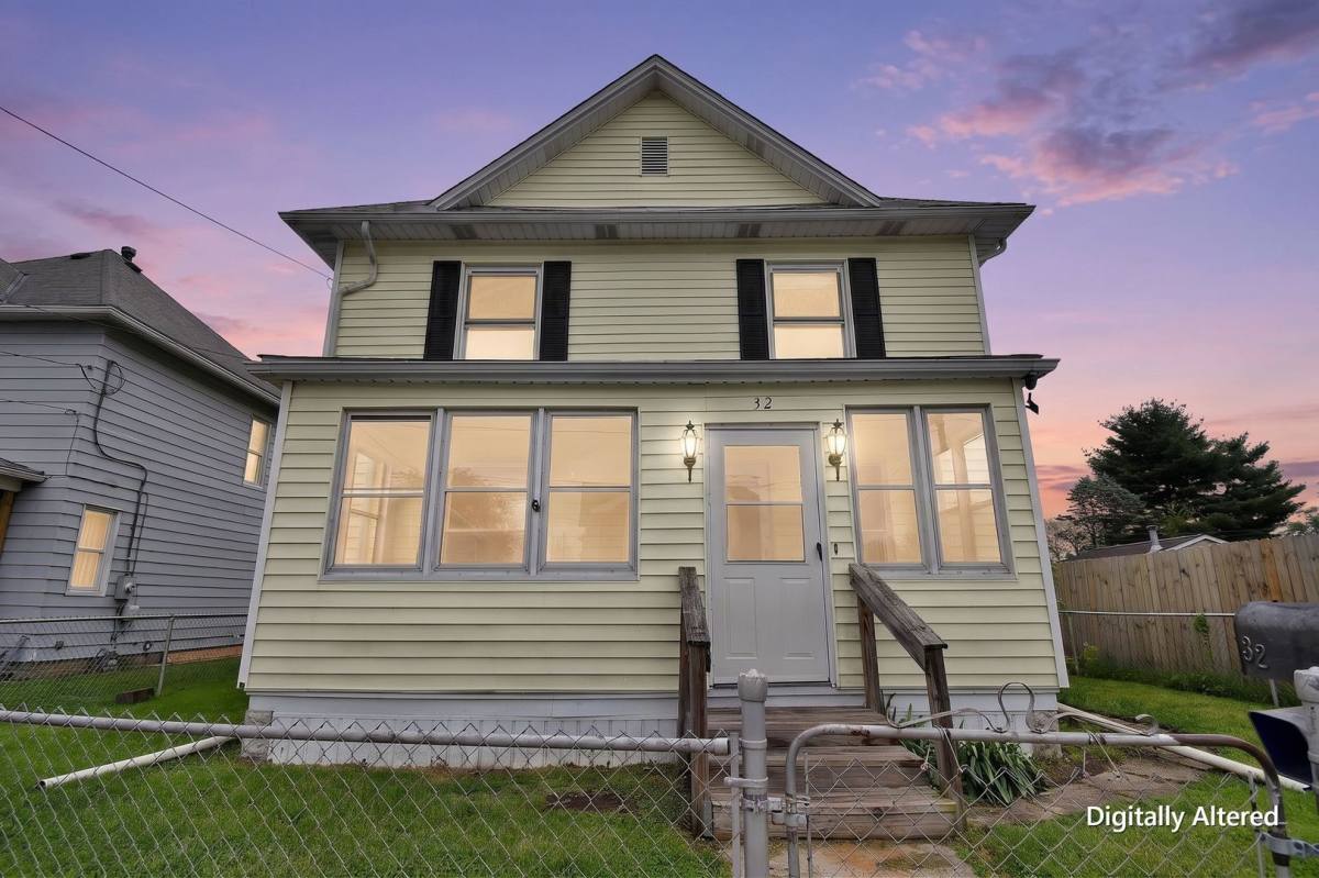 House for rent at 32 Monroe Ave, Newark, OH 43055