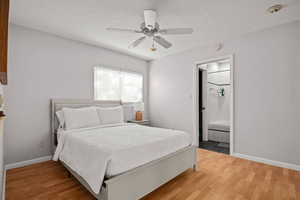 Apartment for rent at 166 17th Ave SE, Saint Petersburg, FL 33701