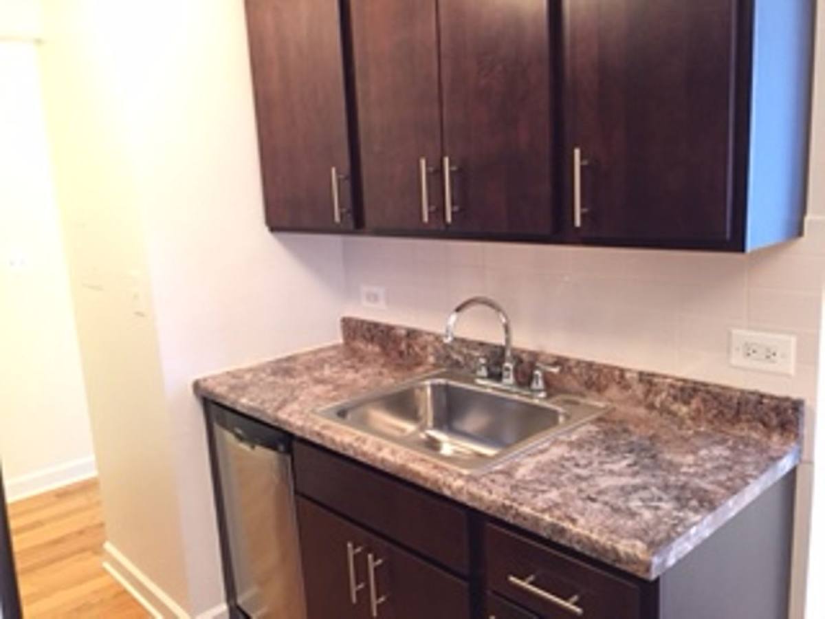 Apartment for rent at 5423 N Winthrop Ave, Chicago, IL 60640