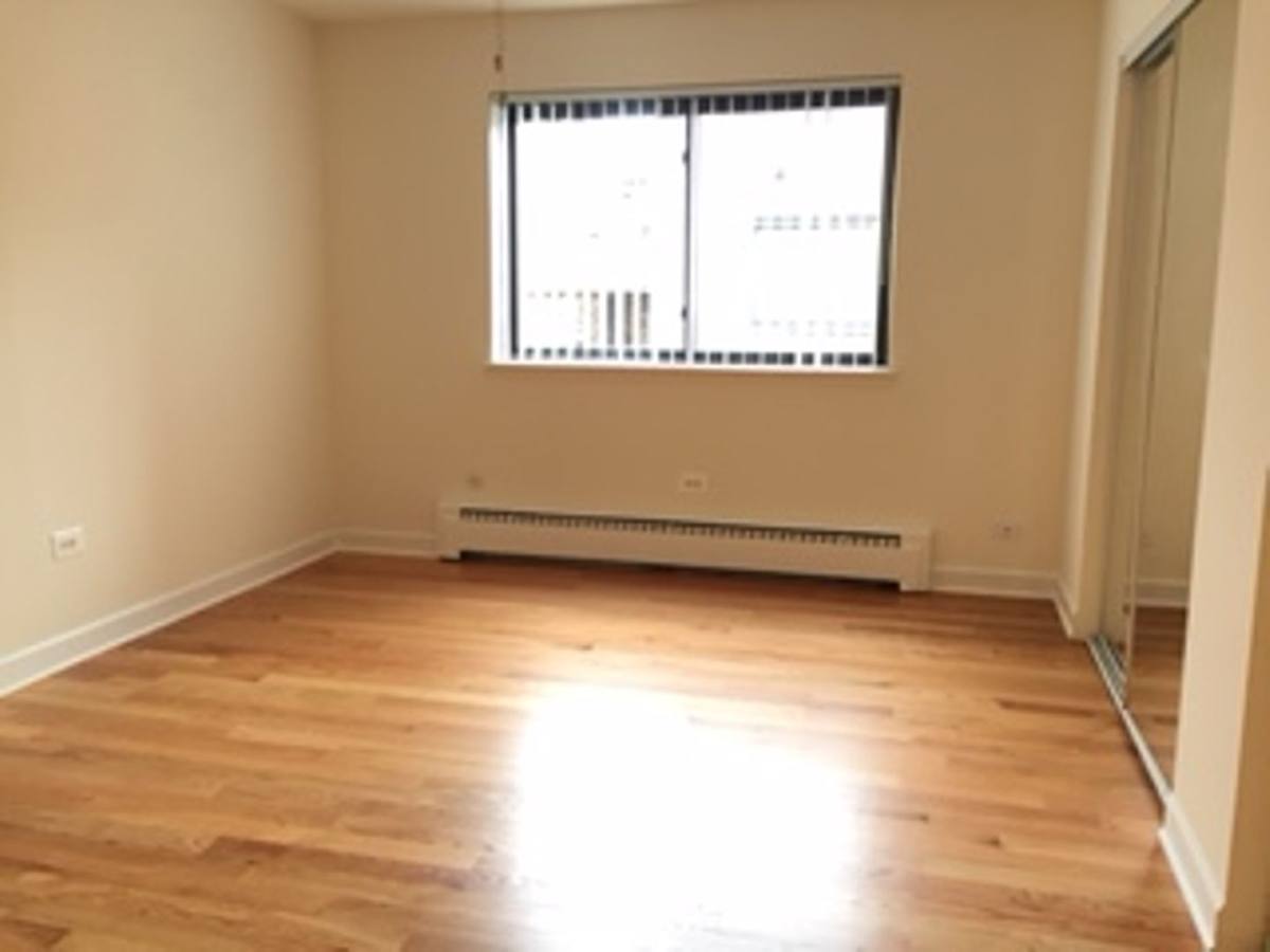 Apartment for rent at 5423 N Winthrop Ave, Chicago, IL 60640