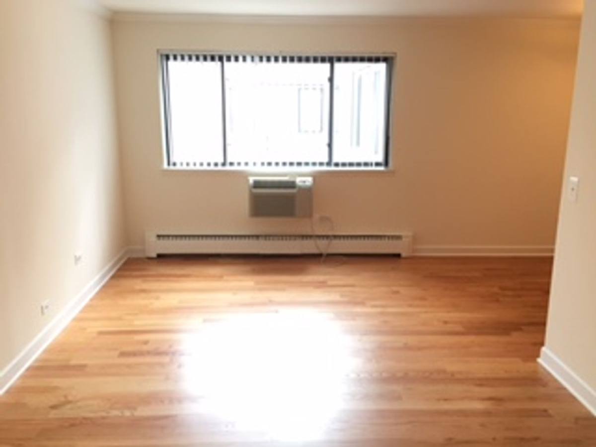 Apartment for rent at 5423 N Winthrop Ave, Chicago, IL 60640