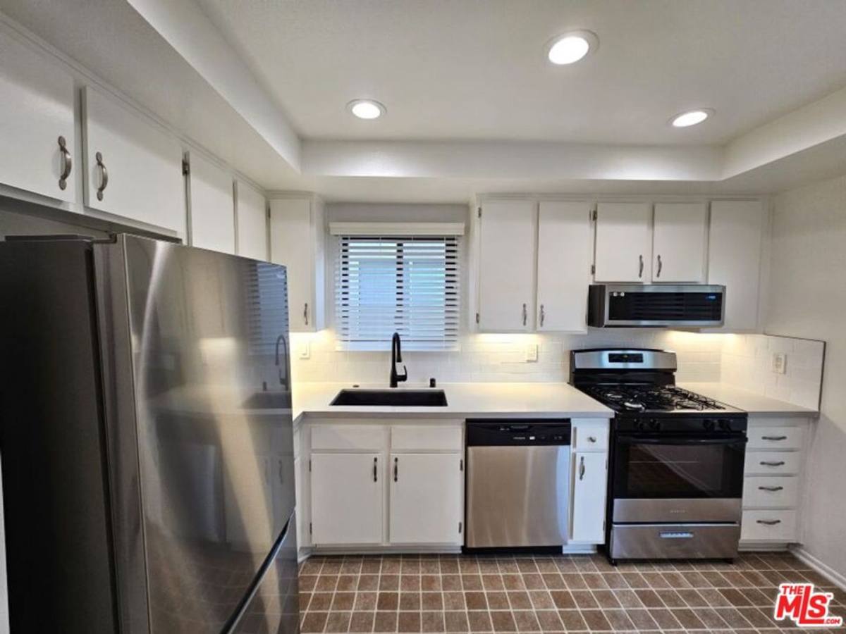 Apartment for rent at 2349 Bentley Ave, Los Angeles, CA 90064