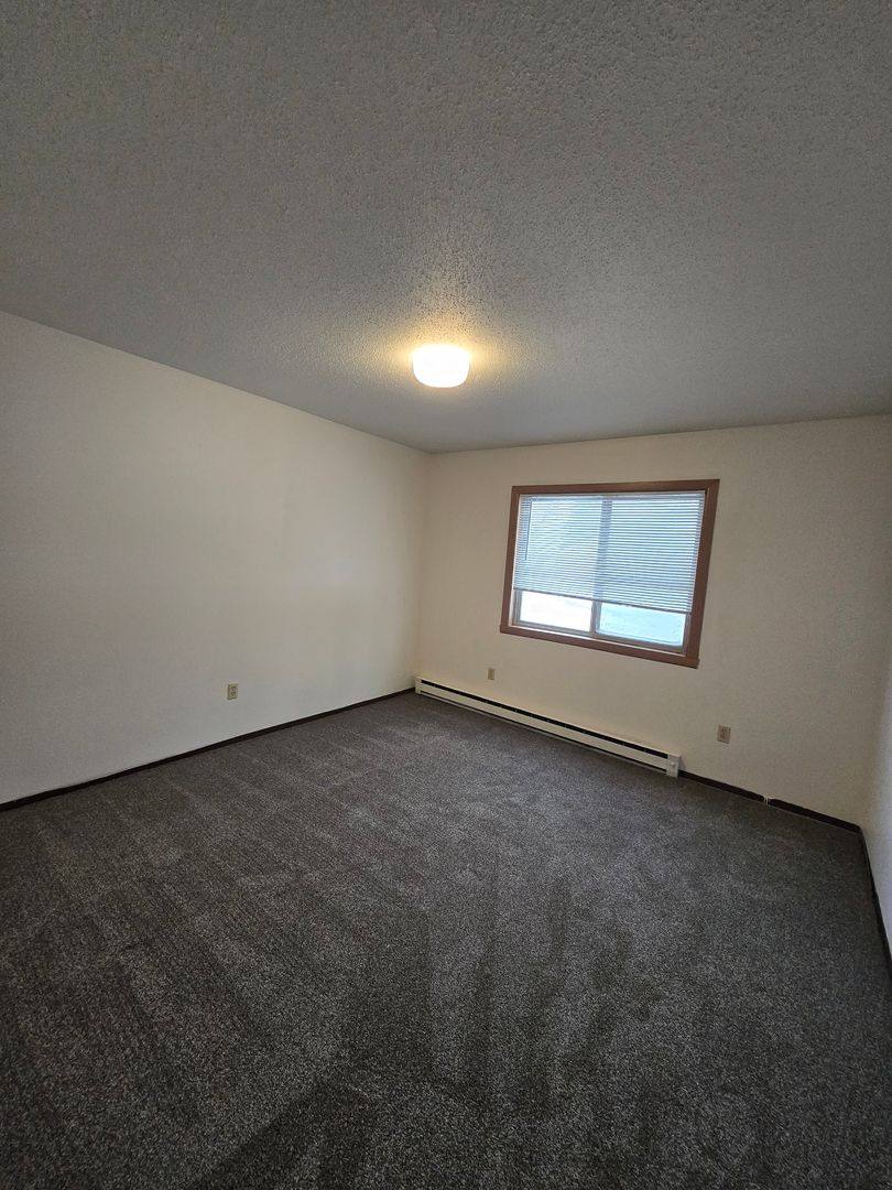 Apartment for rent at 1408 Oak Manor Ave S, Fargo, ND 58103