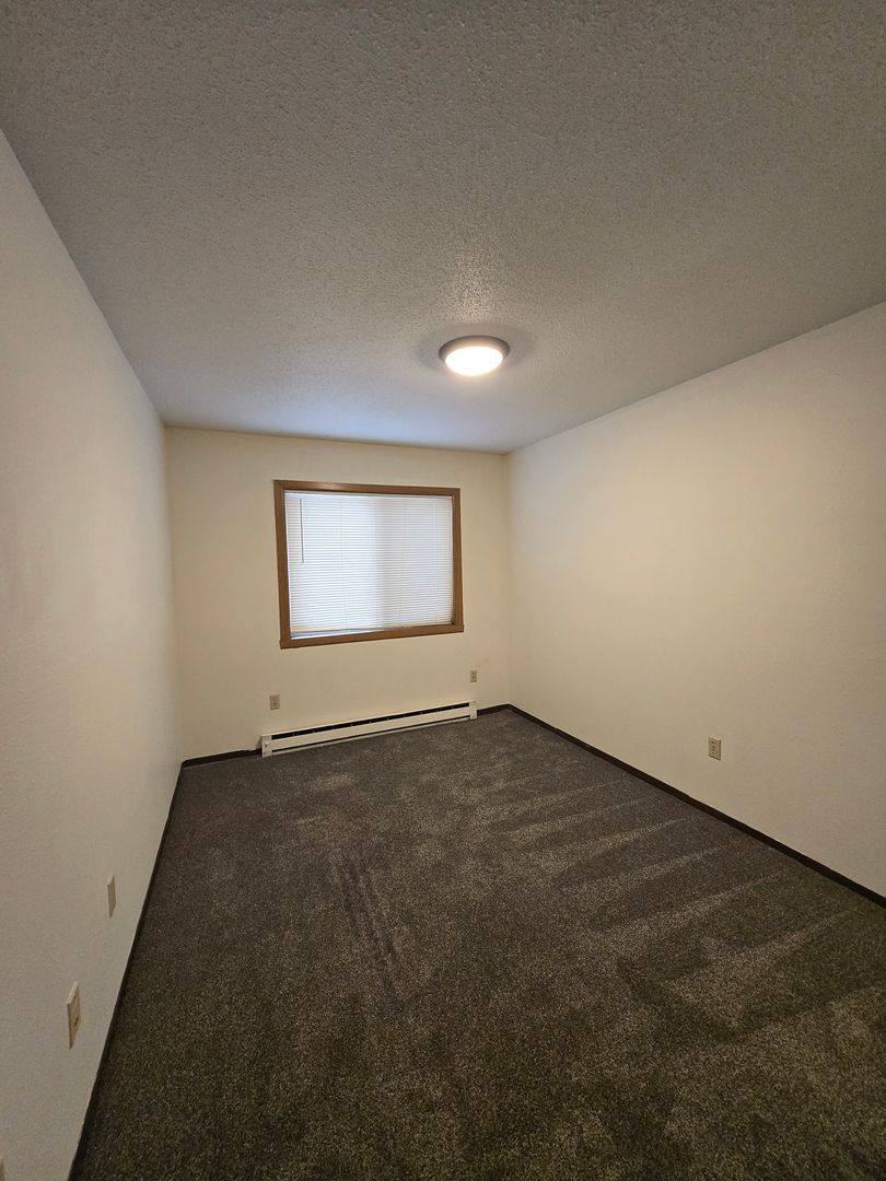 Apartment for rent at 1408 Oak Manor Ave S, Fargo, ND 58103