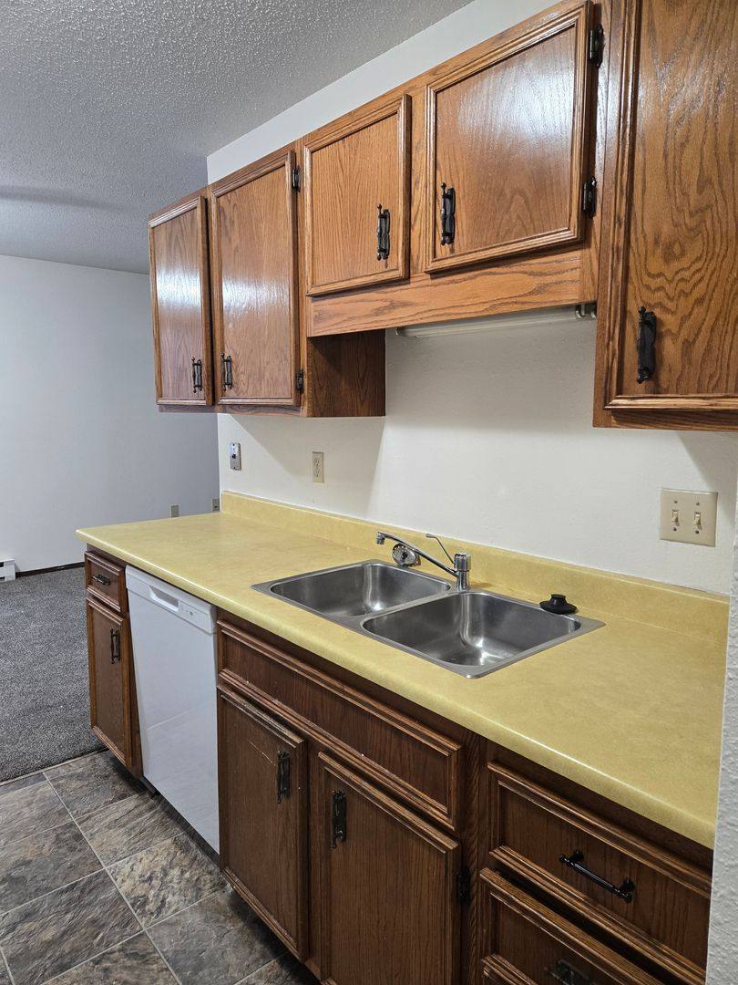 Apartment for rent at 1408 Oak Manor Ave S, Fargo, ND 58103