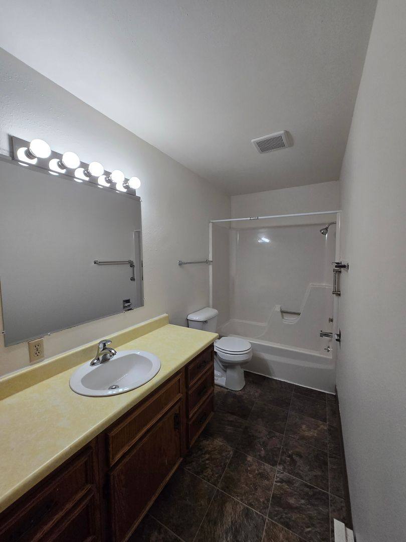 Apartment for rent at 1408 Oak Manor Ave S, Fargo, ND 58103