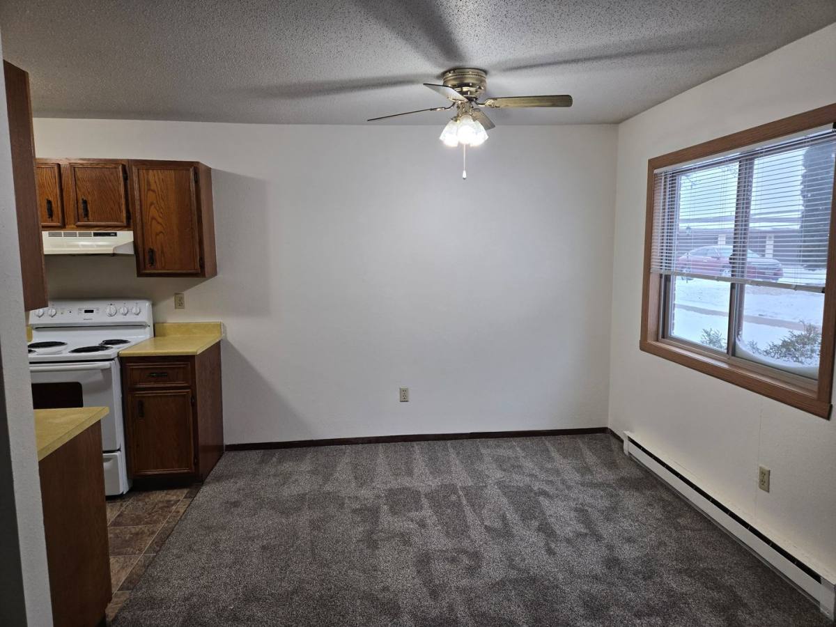 Apartment for rent at 1408 Oak Manor Ave S, Fargo, ND 58103