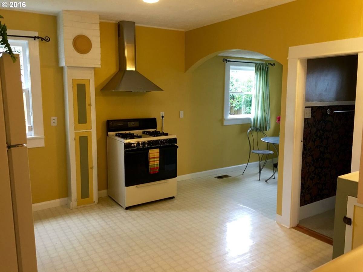 House for rent at 122 E 28th St, Vancouver, WA 98663