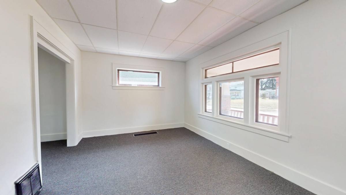 House for rent at 109 W Ely St, Alliance, OH 44601