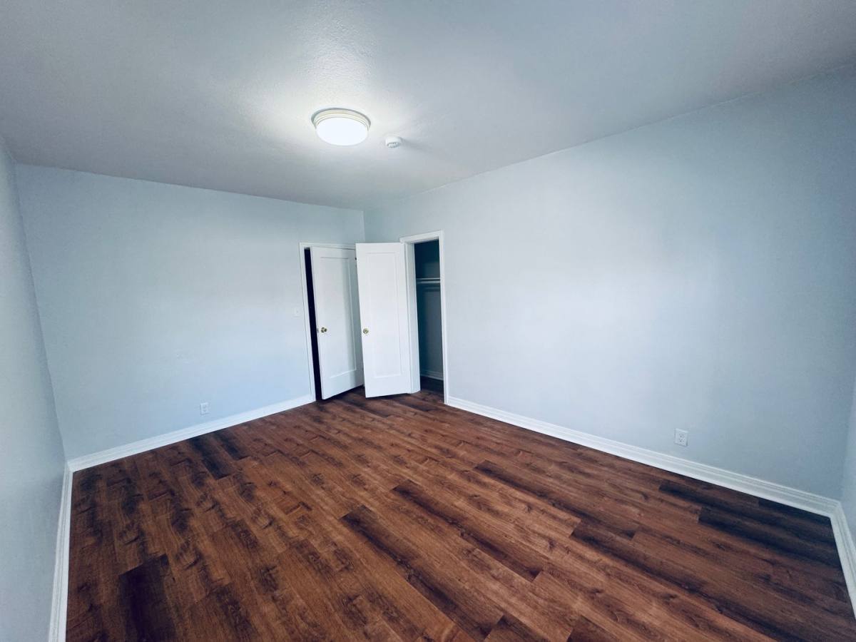 Apartment for rent at 520 S Hobart Blvd, Los Angeles, CA 90020