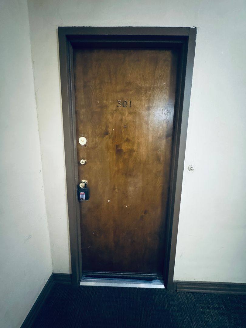 Apartment for rent at 520 S Hobart Blvd, Los Angeles, CA 90020