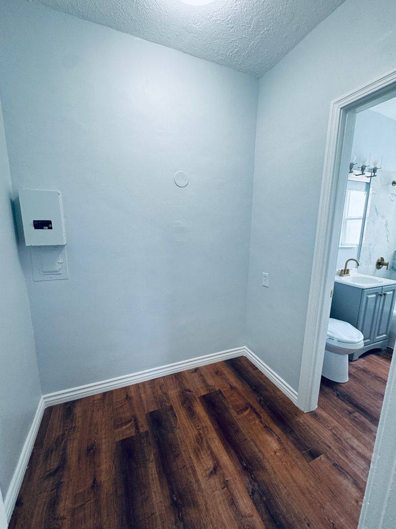 Apartment for rent at 520 S Hobart Blvd, Los Angeles, CA 90020