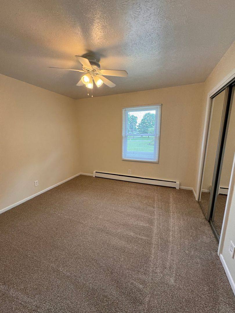 Apartment for rent at 3872 Niles-Carver Rd, Mineral Ridge, OH 44440