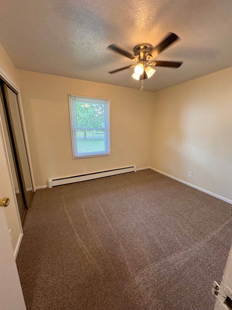 Apartment for rent at 3872 Niles-Carver Rd, Mineral Ridge, OH 44440