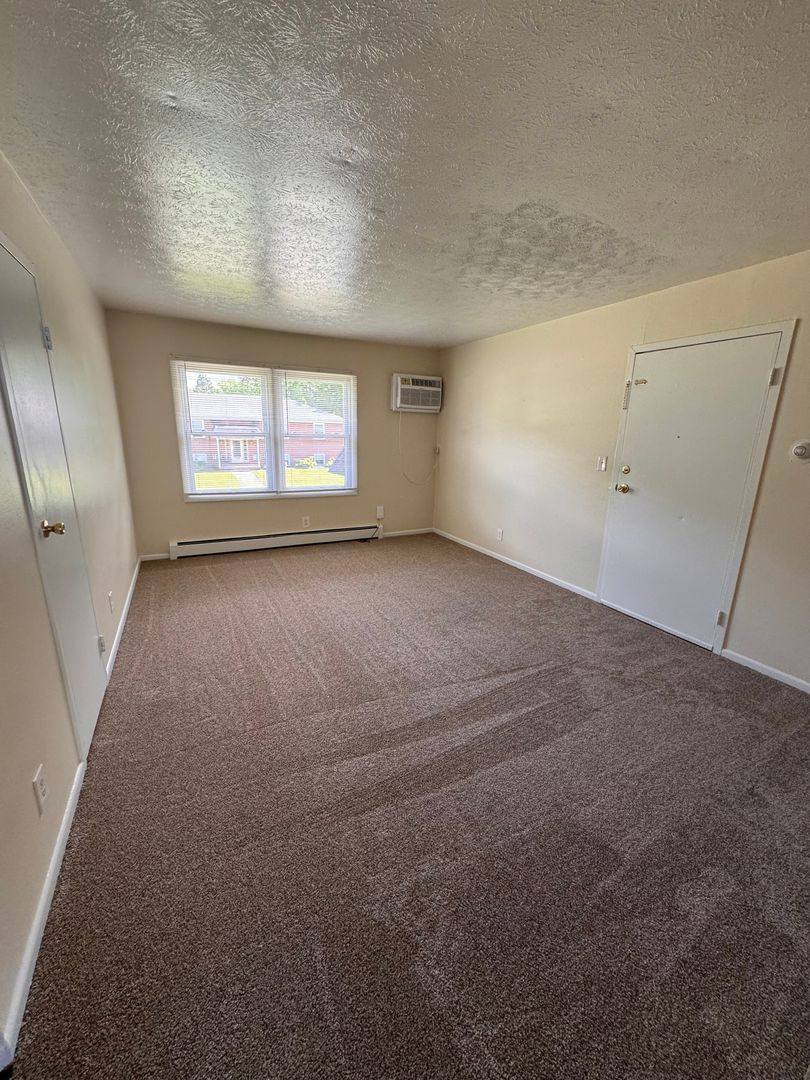 Apartment for rent at 3872 Niles-Carver Rd, Mineral Ridge, OH 44440