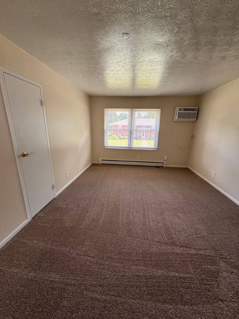 Apartment for rent at 3872 Niles-Carver Rd, Mineral Ridge, OH 44440