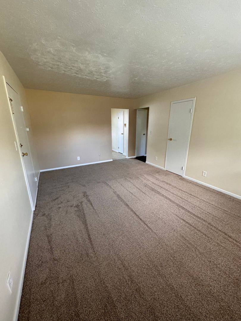 Apartment for rent at 3872 Niles-Carver Rd, Mineral Ridge, OH 44440