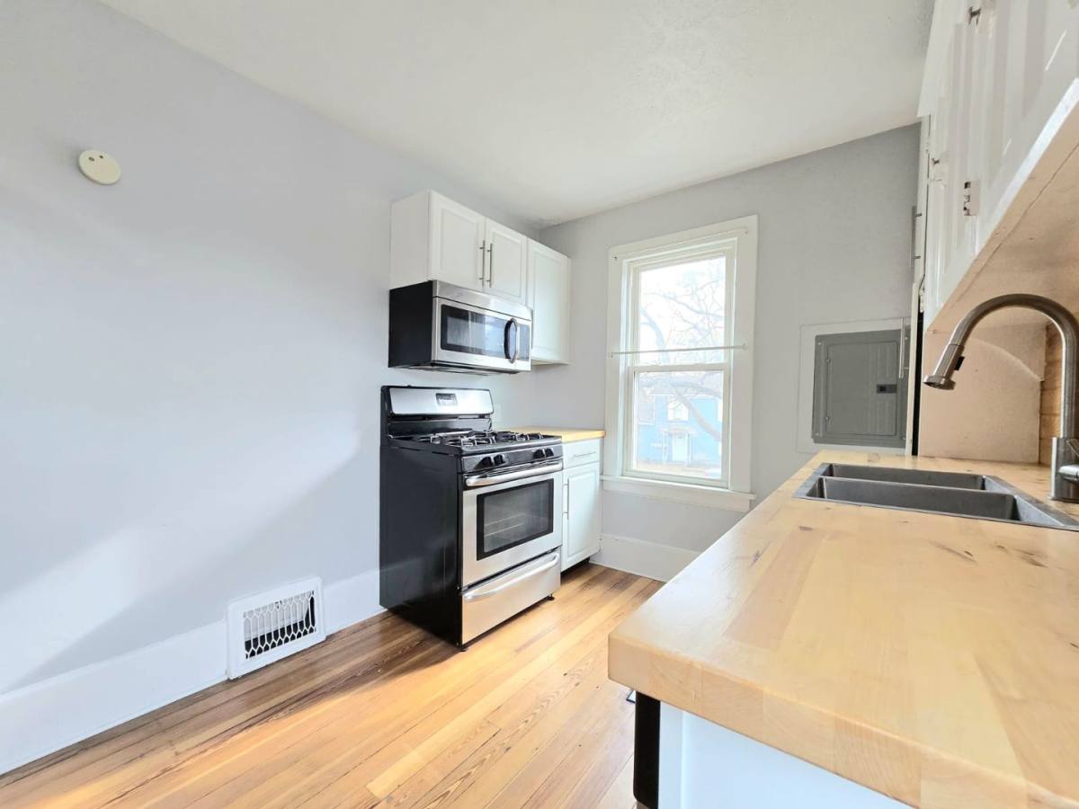 Apartment for rent at 609 E Mishawaka Ave, Mishawaka, IN 46545