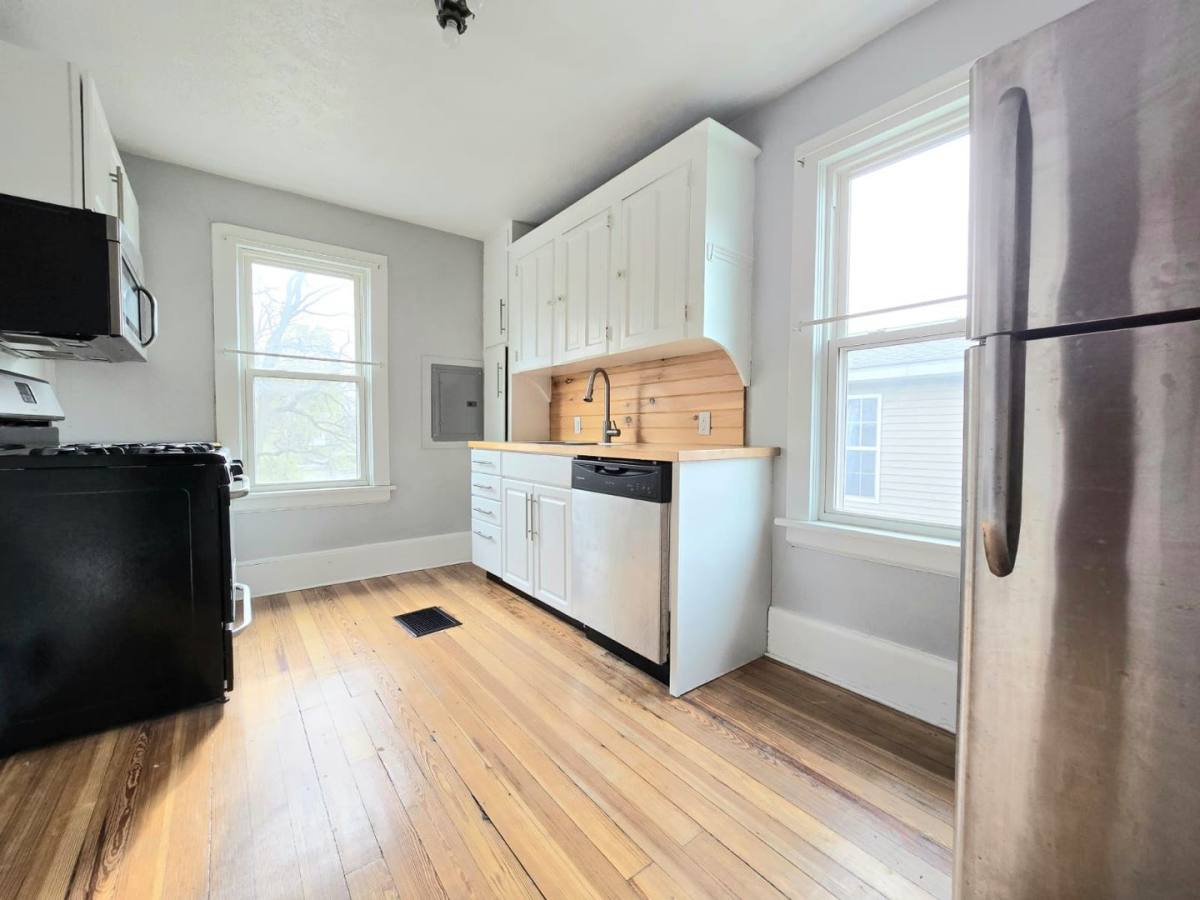 Apartment for rent at 609 E Mishawaka Ave, Mishawaka, IN 46545