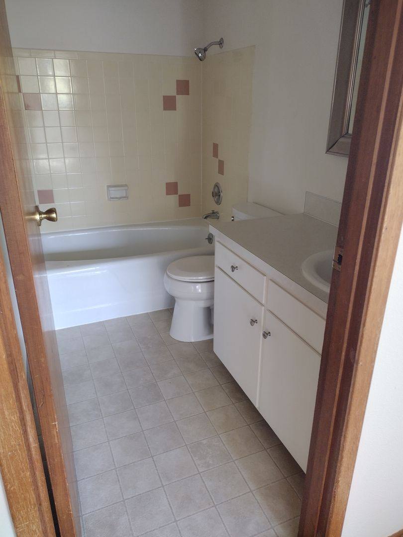 Apartment for rent at 755 E 36th Ave, Eugene, OR 97405