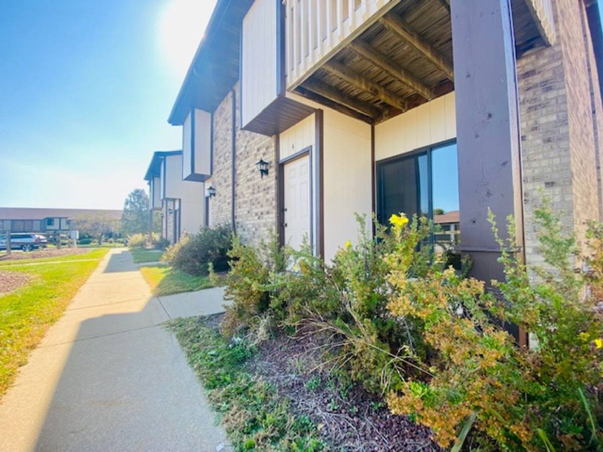 Apartment for rent at 1791 Eldorado Dr, Green Bay, WI 54302