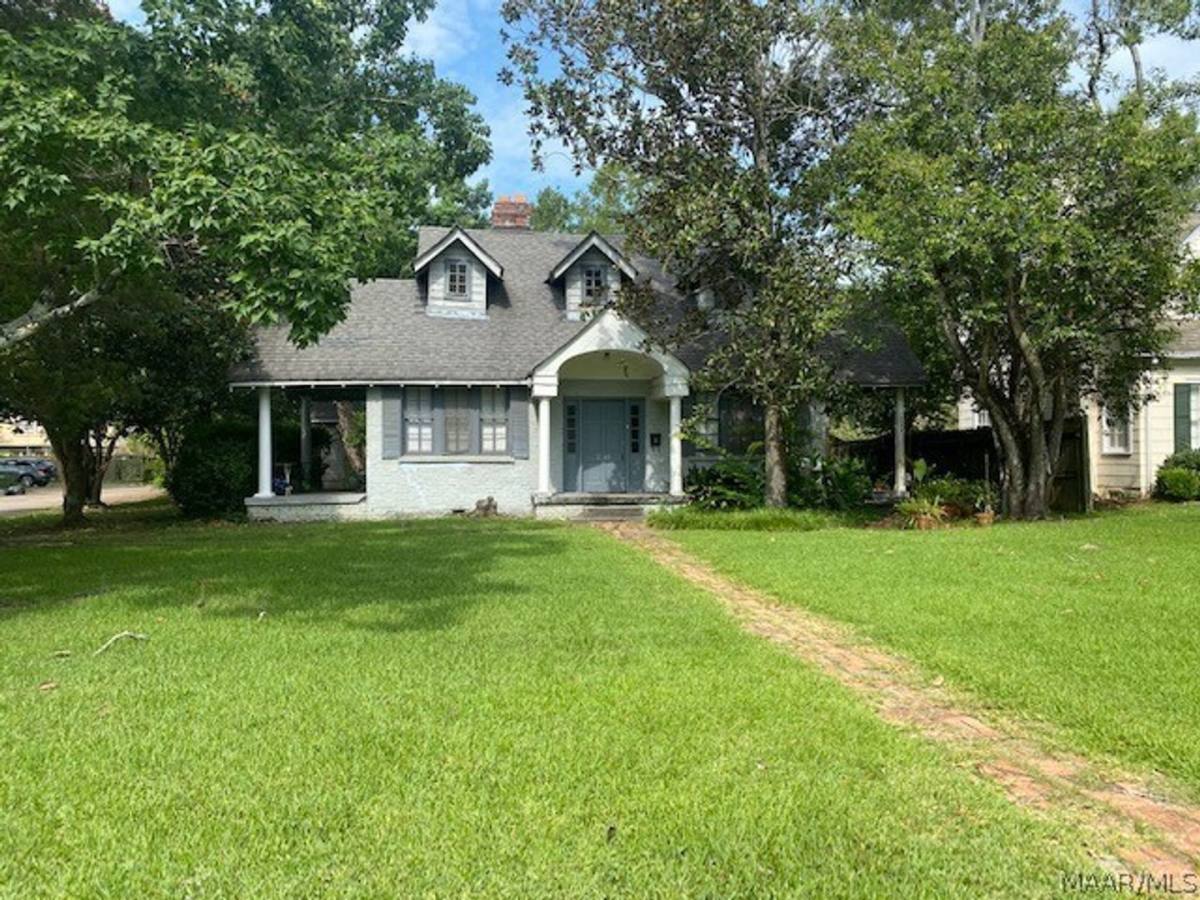 Apartment for rent at 2346 College St, Montgomery, AL 36106