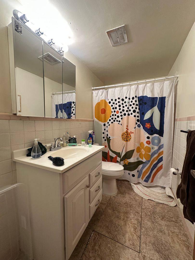 Apartment for rent at 2810-2812 Jefferson Ave, Cincinnati, OH 45219