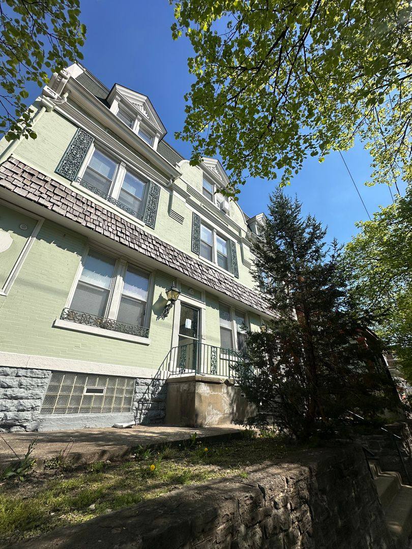Apartment for rent at 2810-2812 Jefferson Ave, Cincinnati, OH 45219