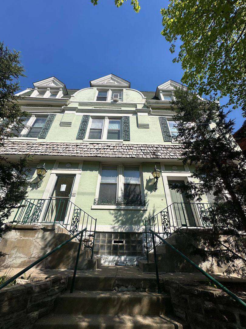 Apartment for rent at 2810-2812 Jefferson Ave, Cincinnati, OH 45219