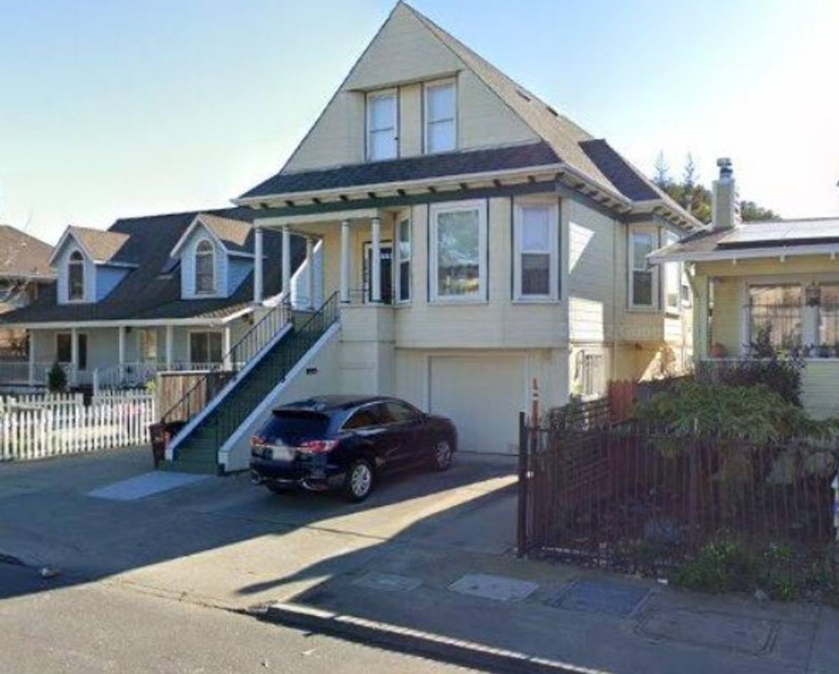House for rent at 2606 Coolidge Ave #B, Oakland, CA 94601