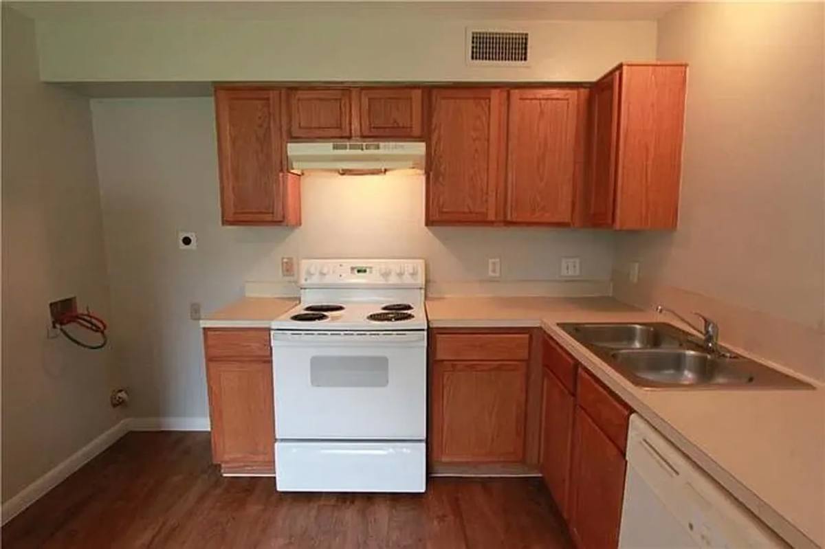 Apartment for rent at 7206 Twin Crest Dr, Austin, TX 78752