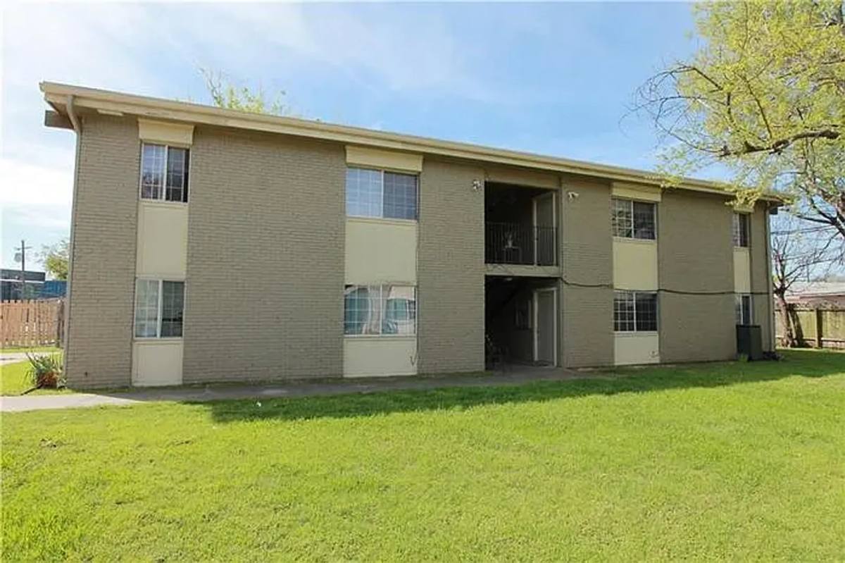 Apartment for rent at 7206 Twin Crest Dr, Austin, TX 78752