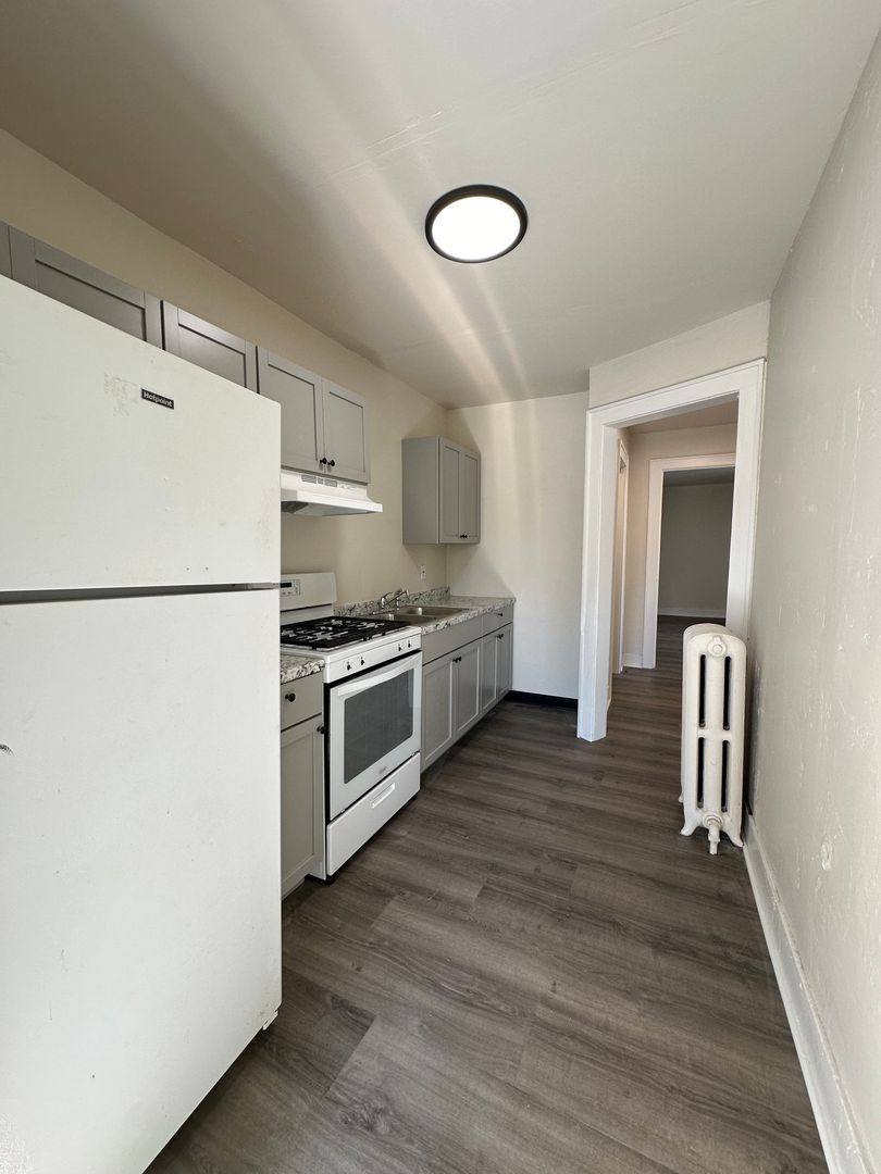 Apartment for rent at 113 S Monroe St, Green Bay, WI 54301