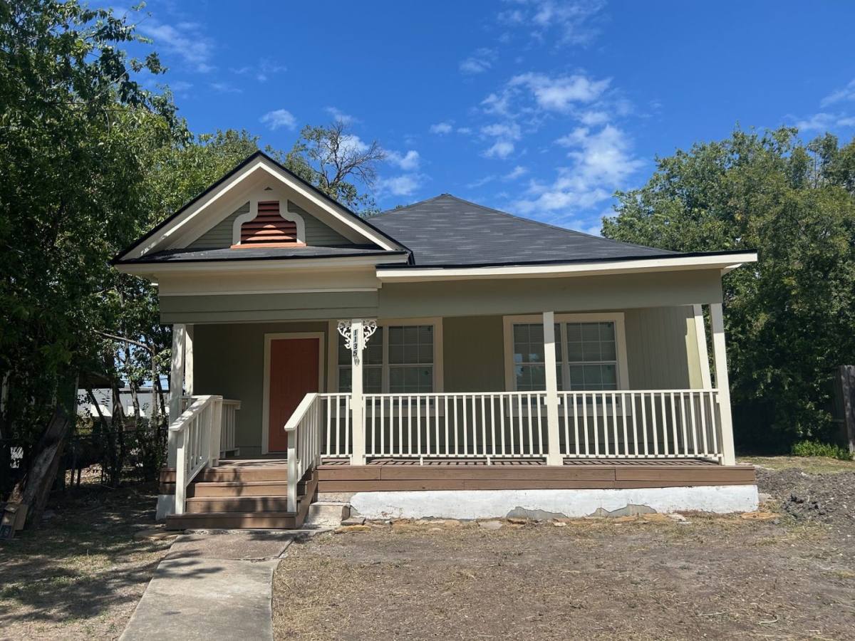 House for rent at 1135 W Ridgewood Court, San Antonio, TX 78201