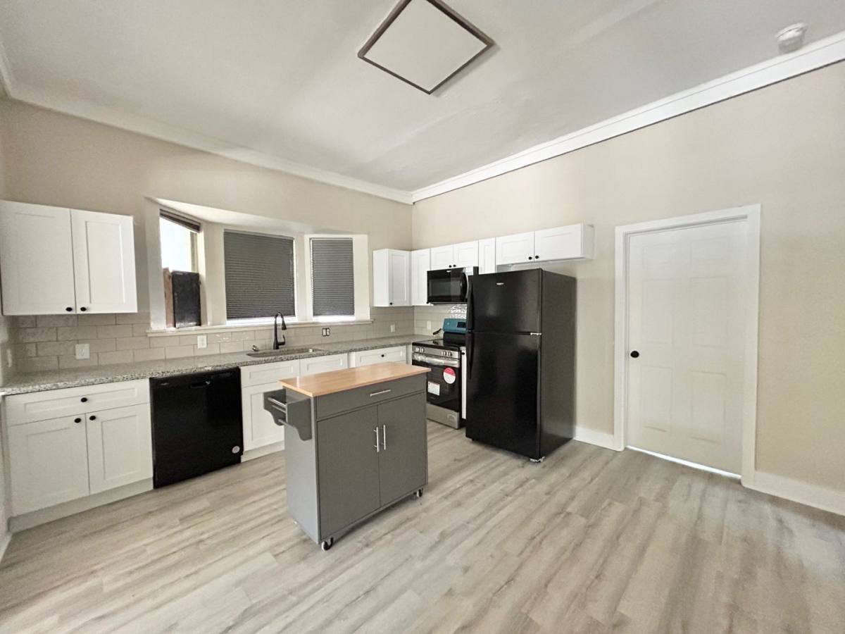 House for rent at 1135 W Ridgewood Court, San Antonio, TX 78201