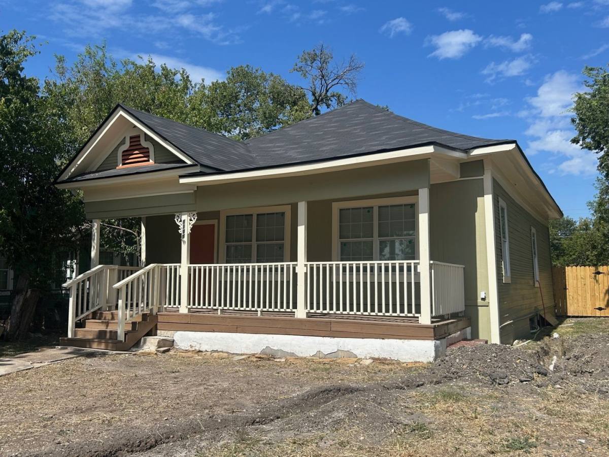 House for rent at 1135 W Ridgewood Court, San Antonio, TX 78201