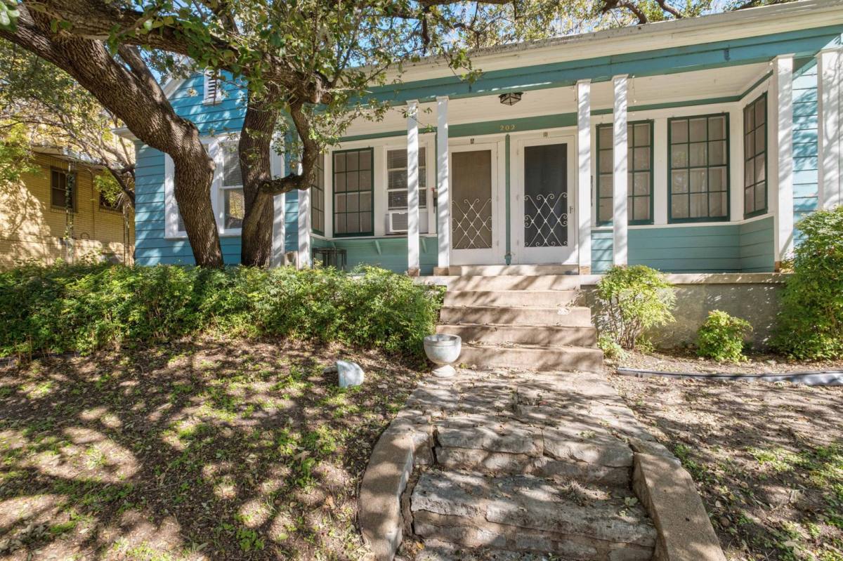 Townhouse for rent at 202 E 31st St #A, Austin, TX 78705