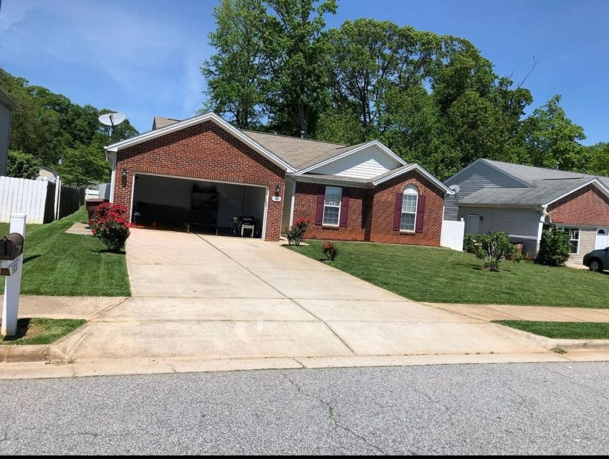 House for rent at 3818 Maribeau Woods Dr, Greensboro, NC 27407