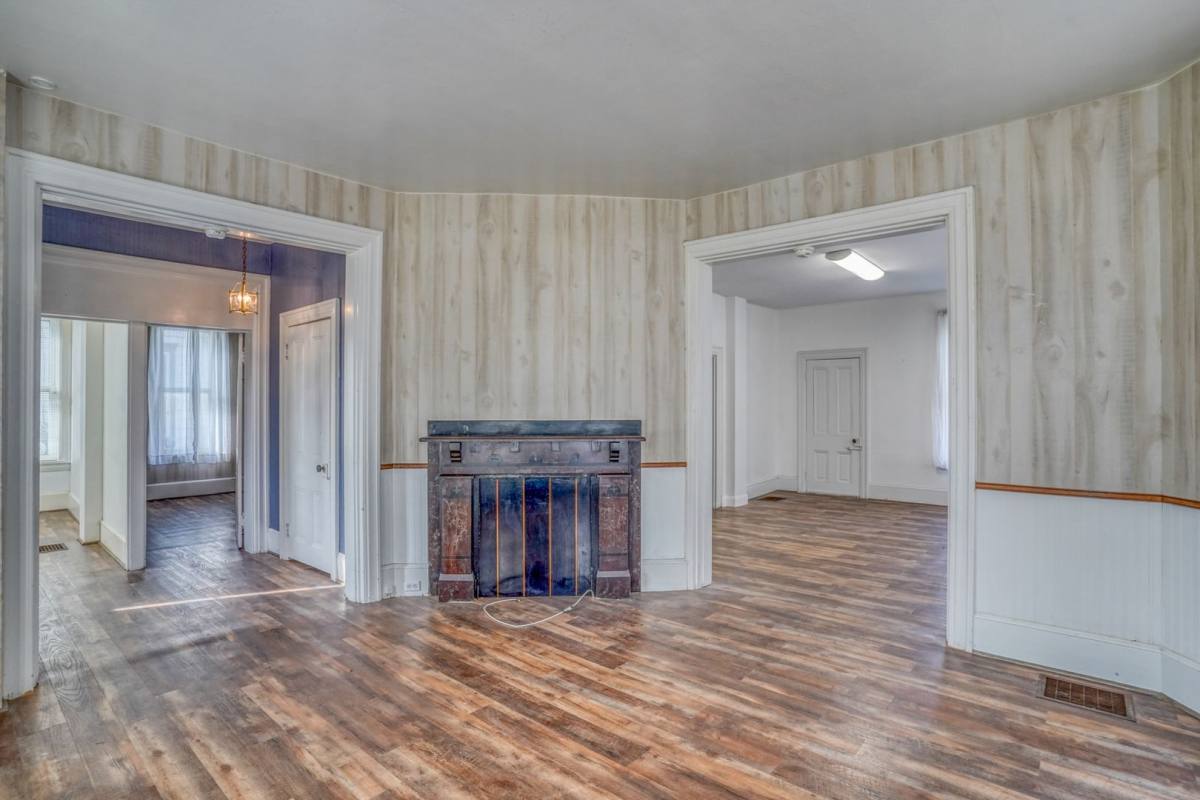 Apartment for rent at 132 W Mount Vernon St, Smyrna, DE 19977