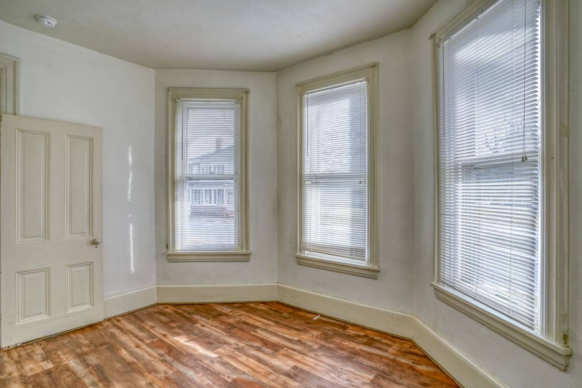 Apartment for rent at 132 W Mount Vernon St, Smyrna, DE 19977