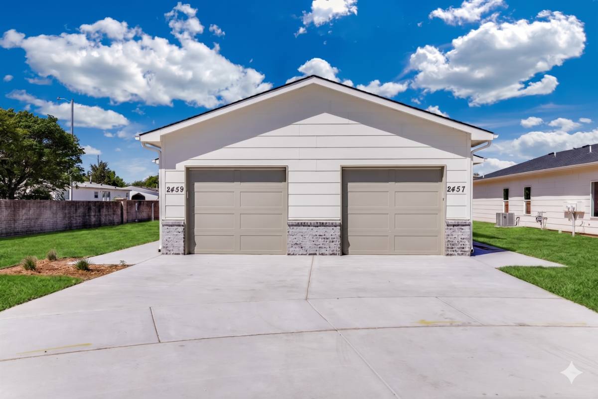 Apartment for rent at 2433 W Macarthur Court, Wichita, KS 67217